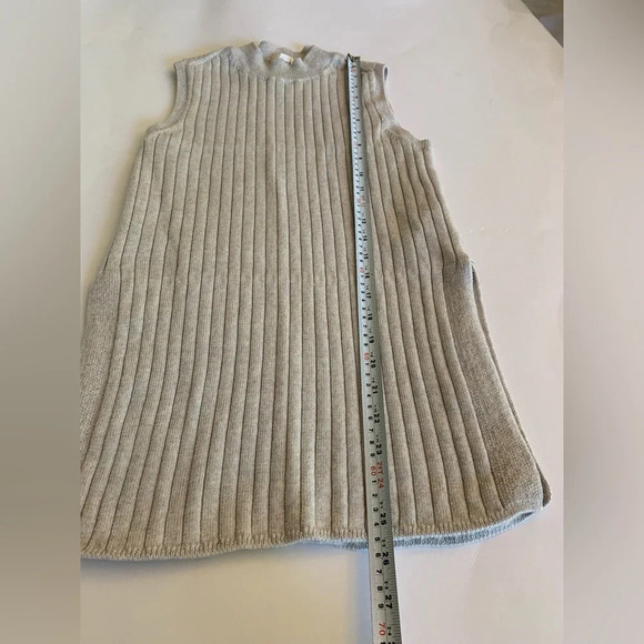 ARITZIA Wilfred  100% Wool Palmier
Sleeveless. In heather grey size small - Picture 10 of 11
